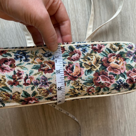 VINTAGE Ivory Tapestry Multicoloured Floral Print Canvas Large Shoulder Bag - Picture 8 of 9